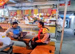 Aipda Abdul Rahman Bhabinkamtibmas Ikut Serta Dalam Giat Ronda Bersama Warga
