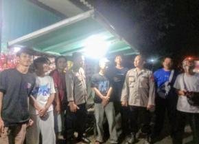 Patroli Anggota Polsek Pedes Melaksanakan Sambang Di Malam Hari Mencegah Kejahatan