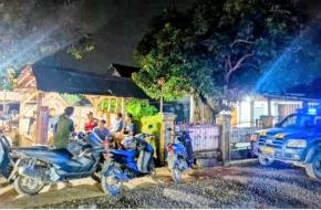 Bhabinkamtibmas Polsek Tegalwaru Sambang Warga Ronda Malam di Desa Cintalanggeng