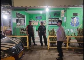 Polisi Laksanakan Patroli Prekat ke Security Perum Puri Telukjambe Guna Jaga Kondusifitas

Polres Karawang - Pawas Piket Polsek 