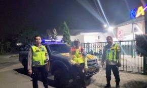 Patroli Subuh Polsek Klari Sasar Stasiun KA Klari, Antisipasi Gangguan Kamtibmas