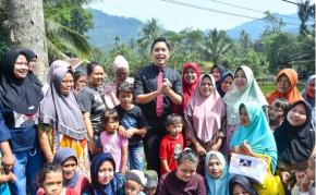 Bupati Cianjur dr. Wahyu Tinjau Jalan dan Bersilaturahmi dengan Warga di Kampung Coblong Desa Cijedil Kecamatan Cugenang 