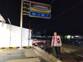 Terus Berupaya Anggota Pilisi Polsek Batujaya melaksanakan Patroli Prekat serta Cegah Pencurian dan Pembobolan di Minimarket pada malam hari