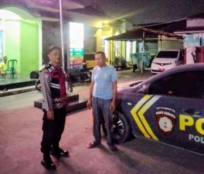 Ciptakan Keamanan, Samapta Polsek Klari Patroli Malam dan Sapa Warga di Kantor Desa Gintungkerta