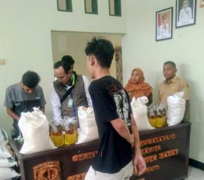 Bantuan Pangan 2025, 20 Kg Beras dan 4 Liter Minyak Goreng Disalurkan Pemdes Cikampek Barat untuk 581 KPM