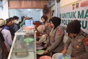 Polri untuk Masyarakat, Kapolres Subang Tinjau Program Makan Siang Gratis bagi Driver Ojol dan Warga