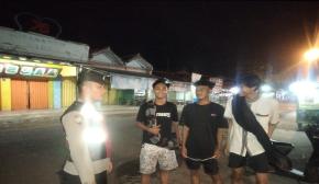Pak Bhabin Tak Bosan Terus Ikut Serta Dalam Giat Ronda Bersama Warga