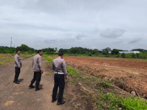 Polsek Cikampek Cek Perkembangan Tanaman Jagung