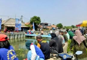 Meriahkan HUT Karawang ke-392 Tahun 2025, Antusiasme Masyarakat Mancing Gratis  di Saluran Air B TUT Citarum Desa Pamekaran Banyusari