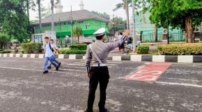 Jaga Kamseltibcarlantas, Satlantas Polres Karawang Lakukan Pengaturan Lalu Lintas