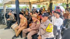 Bhabinkamtibmas Desa Segaran Melaksanakan Monitoring Peresmian Kantor Bank Mandiri Batujaya