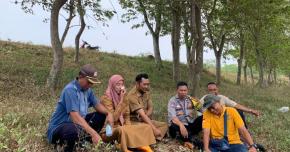 Bhabinkamtibmas Sambangi Perangkat Desa Purwadana Guna Jaga Kedekatan