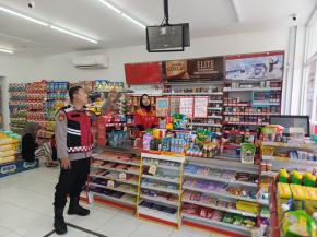 Upaya Kembali Antisipasi C3 dan kerawanan lainnya, Laksanakan patroli ke area minimarket dan pertokoan wilayah hukum polsek tempuran.
