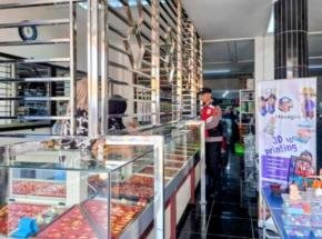 Pesan Waspada Jadi Atensi Patroli Siang Personil Polsek Tegalwaru di Toko Mas Loji