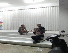 Sambang dan Edukasi Warga Agar Waspada Saat Patroli Malam Personil Polsek Tegalwaru Efektif
