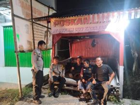 Jalin Silaturahmi, Patroli Polsek Rengasdengklok Sambangi Petugas Ronda.