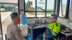 Bhabinkamtibmas Polsek Telagasari Laksanakan Sambang dan Sampaikan Pesan Kamtibmas di Desa Binaan