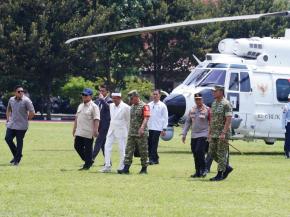 Sinergi Polri - TNI Amankan Kunjungan RI-1 Pada Wisuda Universitas Kebangsaan di Bandung