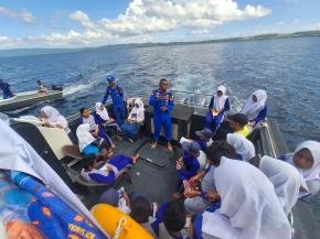 Perpustakaan dan Klinik Terapung: Wujud Nyata Pelayanan Prima Ditpolairud Polda NTB bagi Masyarakat Pesisir