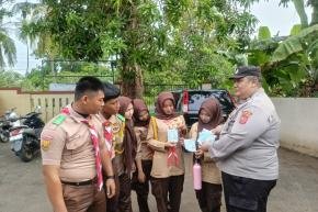 Upaya Personil Polsek Tempuran laksanakan Sosialisasi QR Barcode Yanduan Divpropam Polri kepada Masyarakat.