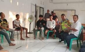 Bhabinkamtibmas Polsek Jatisari Sosialisasi Kamtibmas Jelang Pilkades Digital kepada Warga