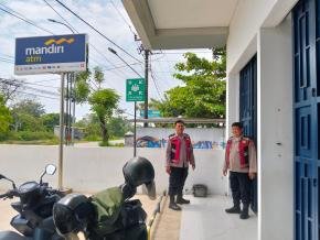Upaya Anggota Polsek Batujaya Kembali Ciptakan Keamanan di Bank Mandiri Unit Batujaya dan mengantisipasi terjadinya Pencurian/Pembobolan ATM
