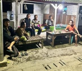 Polisi Laksanakan Kegiatan Sambang Dialogis, Sapa Warga Dusun Kalikalapa dengan Akrab