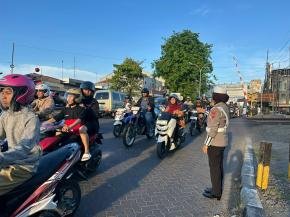Upaya Polantas di Karawang Antisipasi Kemacetan hingga Laka Lantas di Jalan Raya, melalui Kegiatan Gatur Lalin