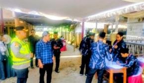 Kapolsek Klari Bersama Camat Klari Monitoring Pemilihan Anggota BPD Desa Klari