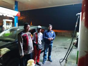 Anggota Polsek Batujaya melaksanakan Patroli Prekat di SPBU Batujaya guna mengantisipasi terjadinya GU Kamtibmas