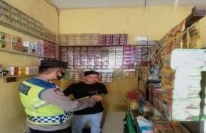 Upaya Anggota Prekat Polsek Banyusari Gelar Razia Miras Demi Ciptakan Situasi Kamtibmas Kondusif di Wilayah