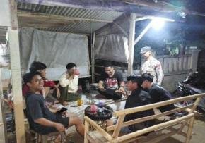 Patroli Di Bulan Ramadhan Polsek Pedes Tingkatkan Sambang dan Himbauan Kejahatan Malam