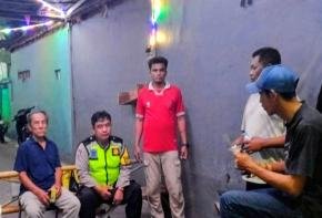 Bhabinkamtibmas Desa Sukaharja Ajak Warga untuk Giatkan Ronda Malam di Poskamling