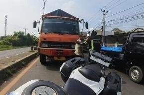 Polantas Karib Sapa Pengguna Jalan di Karawang, Sosialisasi Kamseltibcarlantas serta Disiplin Berlalu Lintas
