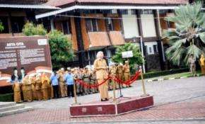 Wakil Bupati Garut Putri Karlina, Pimpin Apel Gabungan di Lapangan Sekretariat Daerah Kabupaten Garut