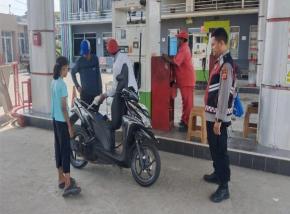 Upaya Cegah Tindak Kriminslitas Prekat Polsek Banyusari Kunjungi SPBU Berikan Rasa Aman