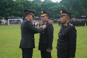 Wakapolda NTB Pimpin Upacara Anugerah Satya Lencana Pengabdian