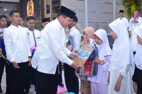 MENTERI ATR/BPN RI DAN KASAL HADIRI SANTUNAN ANAK YATIM DALAM PERINGATAN NUZULUL QUR’AN DI KORPS MARINIR