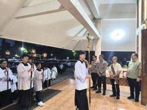 Hadirkan Kenyamanan Umat Kristiani, Polres Karawang Jamin Kekhusyukan Misa Kenaikan Isa Al-Masih