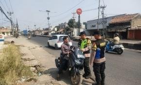 Personil Polsek Klari Berikan Teguran Serta Imbauan Secara humanis Ke Pengendara Pengguna Knalpot Brong