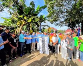 Wakil Wali Kota Depok Chandra Rahmansyah Lepas Gerak Jalan Santai pada Gelaran Keriyaan Tapos di Kantor Kelurahan Tapos