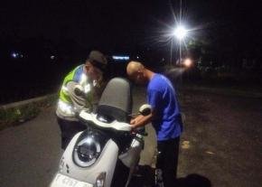 Pastikan Wilayah Kondusif, Polsek Banyusari Gencar Melaksanakan Razia Sepeda Motor Berknalpot Brong