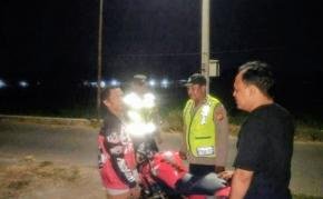 Terus Berupaya Anggota Prekat Polsek Banyusari Giat Patroli Jalan Raya Antisipasi Kejahatan