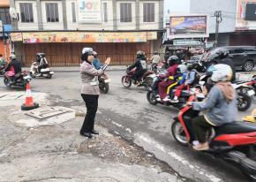 Gatur Pagi, Langkah Polantas Guna Atasi Kemacetan di Jalan Raya Karawang