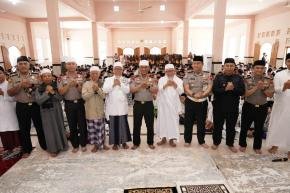 Kapolda NTB Sambangi Ponpes Nurul Hakim, Perkuat Silaturahmi Lewat Jumling