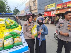 Polsek Purwasari Polres Karawang Sediakan Beras Murah Untuk Masyarakat Guna Meringankan Beban Pangan Masyarakt