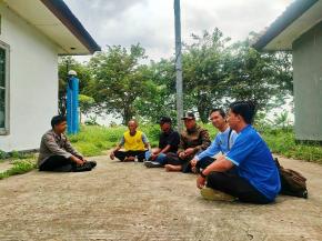 Jajaran Polsek Rengasdengklok Gelar Kegiatan “Jumat Curhat” Bersama Warga Dusun Ciagem Desa Jayamakmur