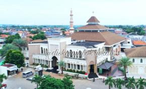 Teduh Ramadan di Masjid Agung Syekh Quro Karawang