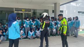 Satlantas Polres Karawang Laksanakan Sosialisasi Safety Riding Kepada Karyawan Swasta