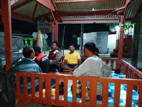 Anggota Polsek Batujaya ajak Masyarakat untuk Ciptakan Keamanan dan Ketertiban Masyarakat di malam hari